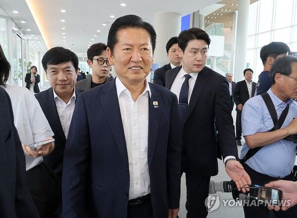 정청래 전 더불어민주당 대표가 25일 전북 정읍시 아우름캠퍼스에서 열린 전북지역 당선인 워크숍에 참석하고 있다. [사진=연합뉴스]