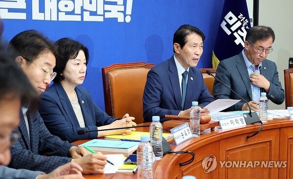 더불어민주당 이학영 전준위 위원장이 7일 국회에서 열린 전국당원대회 준비위원회 3차 회의에서 발언하고 있다.[사진=연합뉴스]