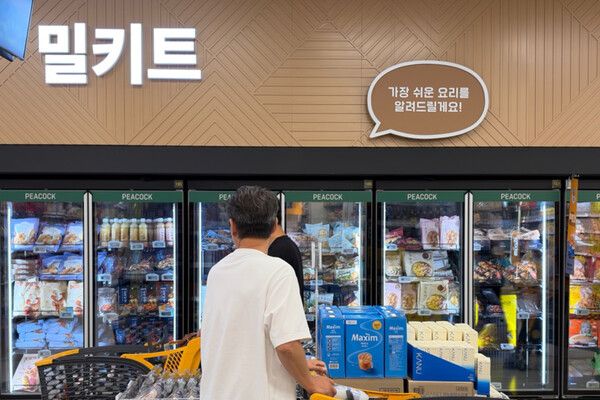 폭염과 집중호우로 농축수산물 가격이 오르면서 장보기 부담이 커지는 가운데 소비자들의 가정간편식(HMR)과 밀키트 이용이 늘고 있다 [사진=연합뉴스]