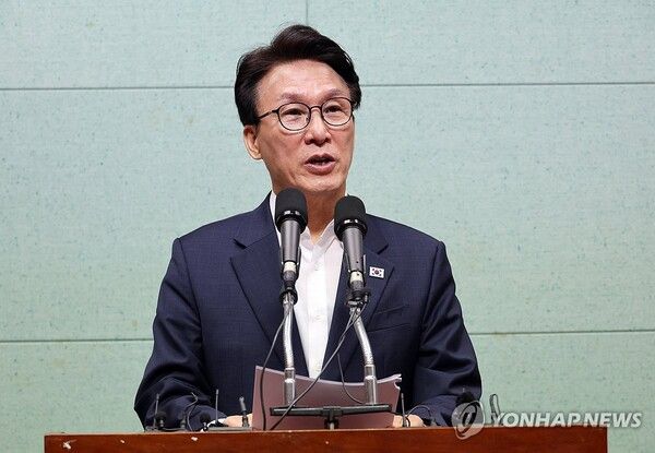 더불어민주당 김민석 당 대표 후보가 11일 전북특별자치도의회에서 기자회견을 열고 전북 발전 공약을 내세우며 지지를 호소했다. [사진=연합뉴스]