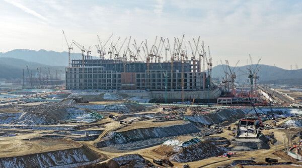 반도체·AI 데이터센터 투자 확대와 함께 안정적인 전력 확보가 첨단 산업 경쟁력의 핵심 과제로 떠오르고 있다. [사진=연합뉴스]