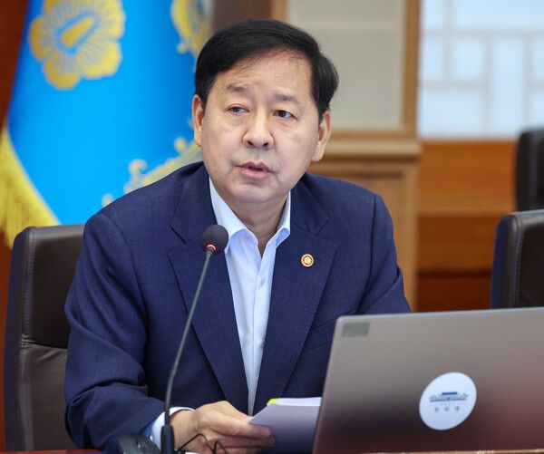 구윤철 부총리 겸 재정경제부 장관이 4일 청와대에서 열린&nbsp;이재명&nbsp;대통령 주재 국무회의에서 중동전쟁 관련 비상국정운영 및 대응현황을 보고하고 있다. [사진=연합뉴스]