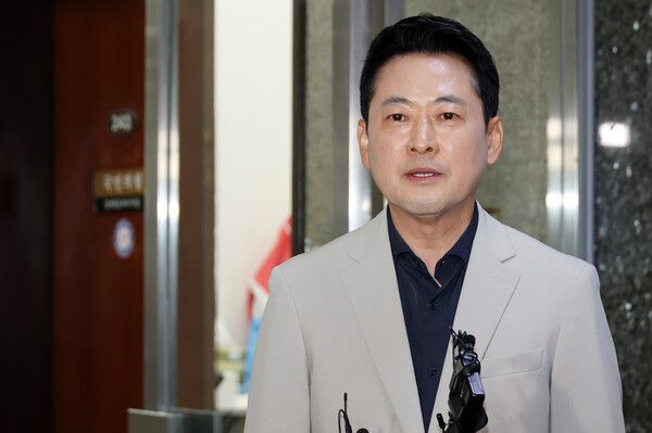 장동혁 국민의힘 대표가 이번 세제 개편안을 두고 기자회견을 열어 비판했다. 사진은 28일 국회 기자회견 당시 모습. [사진=연합뉴스]