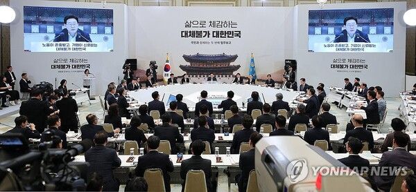 이재명 대통령은 4일 청와대 영빈관에서 중소벤처기업부와 공정거래위원회 업무보고를 받았다 [사진=연합뉴스]