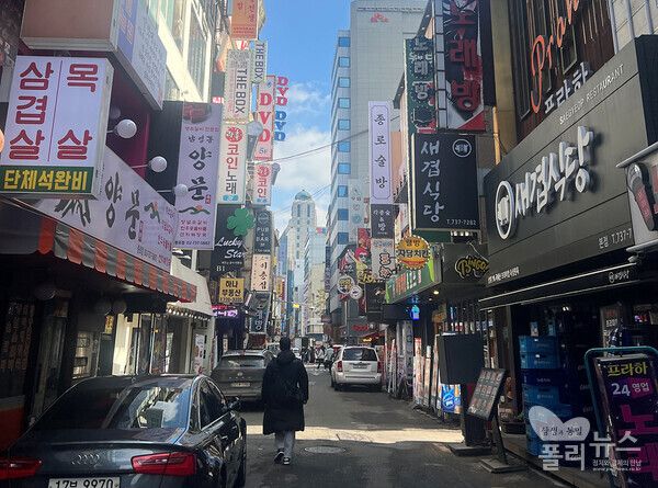 정부는 소기업·소상공인의 대표적인 퇴직·폐업 안전망인 노란우산공제 납입한도를 기존 분기별 300만원에서 연간 1800만원으로 확대하기로 했다. [사진=폴리뉴스]