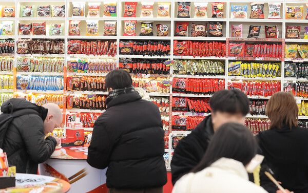 미국의 추가 관세 여부에 따라 국내 라면업계의 대미 수출 부담과 생산 전략 변화가 예상된다. [사진-=연합뉴스]