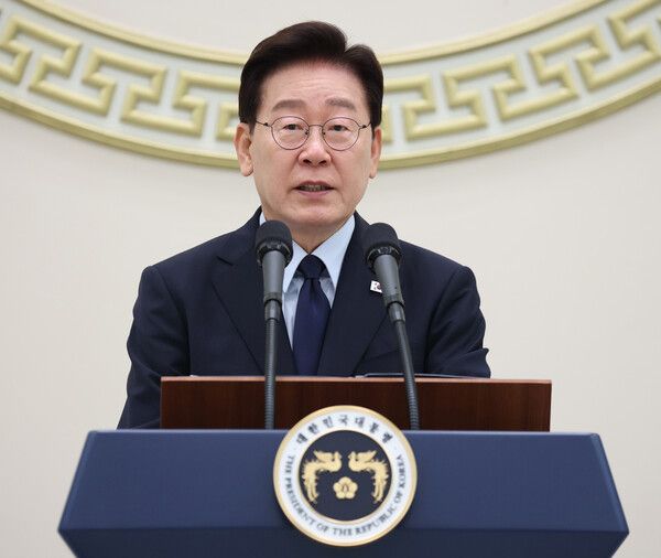이재명&nbsp;대통령이 7일 청와대 영빈관에서 열린 진실화해위 3기 출범 계기 국가폭력 피해자 위로 오찬에서 인사말을 하고 있다. [사진=연합뉴스]