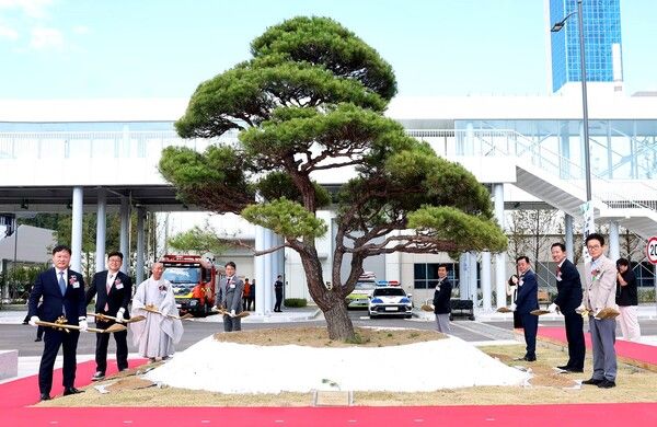 준공 기념 식수 / 사진=구미시