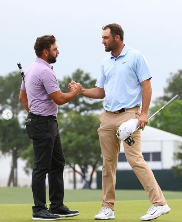 스코티 셰플러를 1타차로 꺾고 우승한 스테판 얘거(왼쪽). 사진=PGA투어