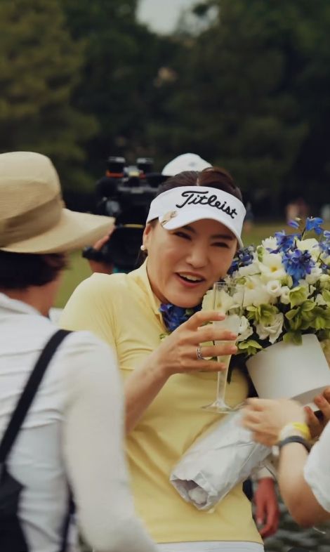 은퇴축하는 받은 유소연. 사진=LPGA