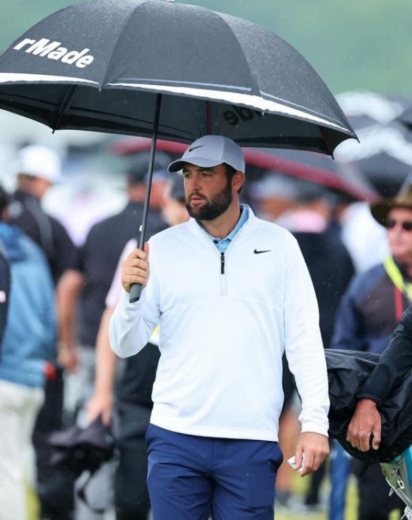 오전에 경찰서를 다녀오고도 5타를 줄이며 시즌 5승을 노리는 스코티 셰플러. 사진=PGA투어