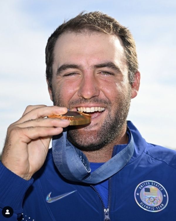 이맛이야! 금메달을 차지한 스코티 셰플러. 사진=PGA투어