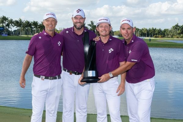 우승팀. 왼쪽에서 2번째가 개인 우승자 마크 리슈먼. 사진=LIV골프
