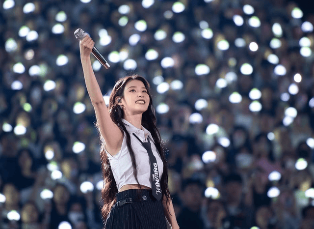 사진=아이유 SNS