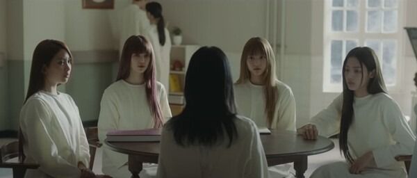 뉴진스 OMG 뮤비