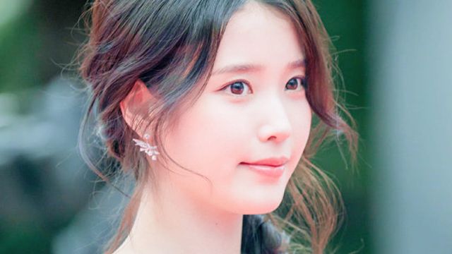 아이유 / 사진=온라인커뮤니티