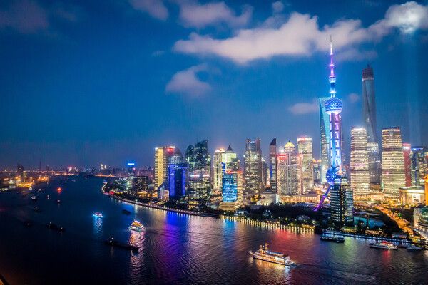 중국 상하이 푸둥신구 전경. 상하이의 명소인 '동방명주'(사진 오른쪽)가 보인다. 사진=이미지투데이