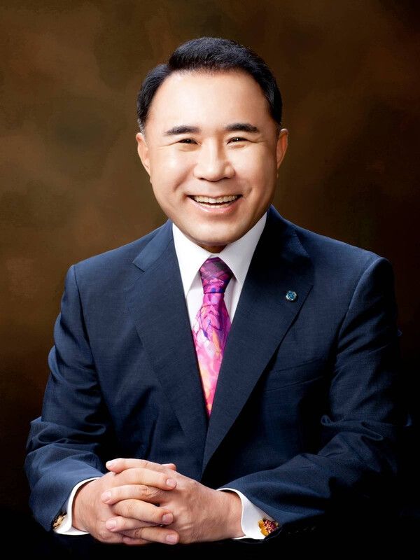 &nbsp; &nbsp; &nbsp; &nbsp; &nbsp; &nbsp; &nbsp; &nbsp; &nbsp; &nbsp; &nbsp; &nbsp; &nbsp; &nbsp; &nbsp; &nbsp; &nbsp; &nbsp; &nbsp; &nbsp; &nbsp; 윤홍근 제너시스BBQ 회장. /사진=BBQ