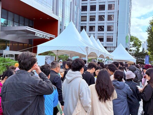 대상그룹 본사 광장에서 열린 '2024 사랑나눔 바자회'에 많은 인파가 몰린 모습. / 사진=신현수 기자.