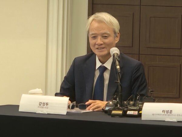 강성두 영풍 사장이 27일 오전 프레스센터에서 '고려아연 공개매수'와 관련해 취재진 질문을 듣고 있다. /사진=염재인 기자