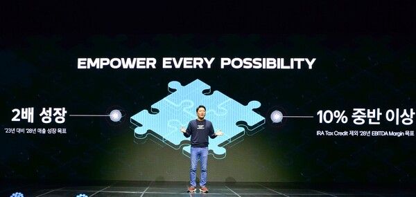 서울 마곡 LG사이언스파크에서 개최된 LG에너지솔루션 첫 '비전 공유회'에서 김동명 사장이 비전 및 중장기 전략을 발표하고 있다. /사진=LG에너지솔루션