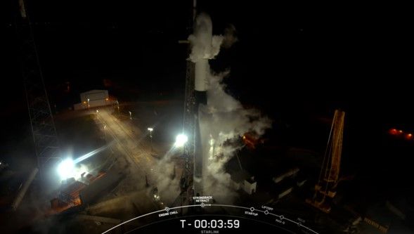 지난 8월 31일 스타링크 위성 22기를 실은 스페이스X의 팰컨 9 로켓이 플로리다주 케이프 커내버럴 우주 기지 우주 발사대에서 발사되고 있다. /사진=스페이스X 유튜브 화면 갈무리