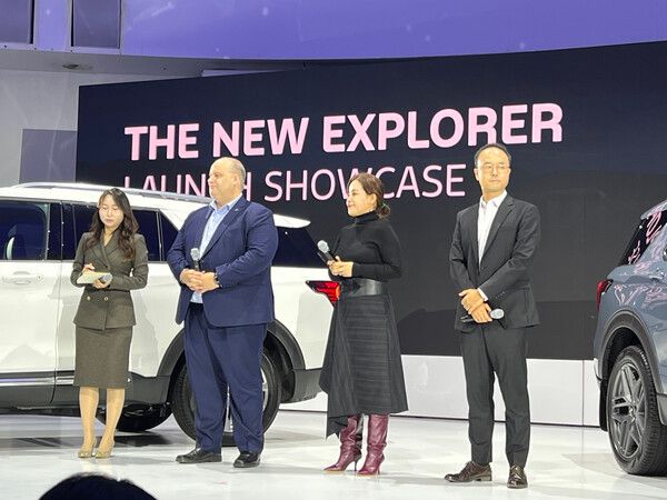 포드코리아 관계자들이 기자들의 다양한 질문에 성심껏 답변하고 있다. /사진=김완일 기자