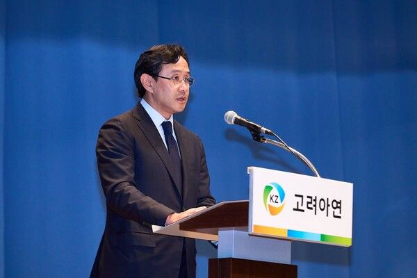 13일 대한상공회의소 국제회의장에서 최윤범 고려아연 회장이 기자회견을 가졌다. /사진=고려아연