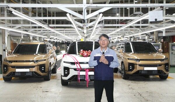 KG모빌리티 평택공장에서 액티언 출고를 앞두고 기념행사를 개최했다. 곽재선 KGM 회장의 축사 / 사진=KG모빌리티