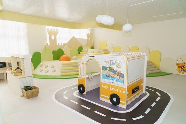 롯데가 1월4일 전남 여수 화양면 나진초 용찬분교(폐교)에 세운 mom편한 놀이터 27호점. / 사진=롯데지주.