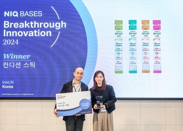 (왼쪽부터)토마스 푼(Thomas Pun) 닐슨아이큐 커머셜 리더, 박지혜 HK이노엔 음료BM팀 팀장 / 사진=HK이노엔