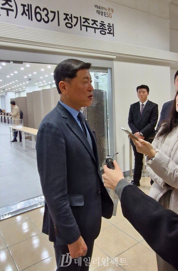 성회용 대표가 주주총회가 끝난 뒤 기자들의 질문에 답하고 있다. / 사진=최태호 기자