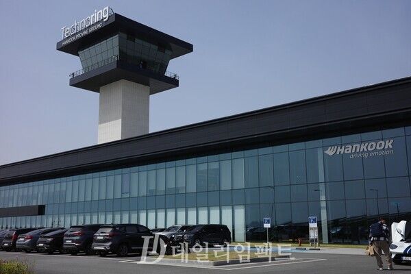 지난 17일 충청남도 태안 소재 '한국테크노링' 건물. 왼쪽 위의 관제탑에 '테크노링(Technoring)'이라는 글자가 눈에 띈다. /사진=김현일 기자