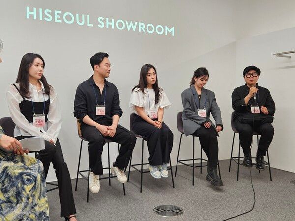 하이서울쇼룸 이전 개관 기념 행사 '디자이너 토크 쇼' 2부 참석 디자이너들. 왼쪽부터 '미슈쏘머치' 이준미, '라이' 이청청, '세컨드아르무아' 유수민, '한나신' 신한나, '존쓰리투원' 윤종규.