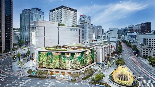 삼성전자가 신세계백화점 본점 외벽의 초대형 LED 사이니지를 수주했다. /사진=삼성전자