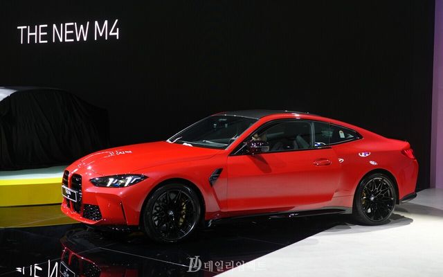 BMW 그룹 코리아는 지난 27일 부산광역시 벡스코에서 열린 ‘2024 부산모빌리티쇼’에서 중형 스포츠 쿠페 '뉴 M4'를 국내 최초로 공개했다. /사진=김현일 기자