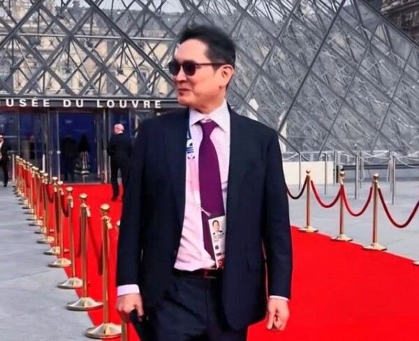 이재용 삼성전자 회장이 25일(현지시간) 토마스 바흐 IOC 위원장과 마크롱 대통령이 공동 주최한 파리 올림픽 개막 전야 만찬에 참석하고 있다./ 사진=중국 SNS 캡쳐