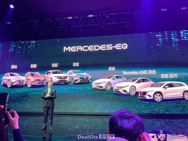 지난 2023년 3월 경기도 고양시 킨텍스에서 열린 서울 모빌리티쇼에서 토마스 클라인 벤츠코리아 사장이 '럭셔리&전동화' 비전에 대해 설명하고 있다. /사진=김현일 기자