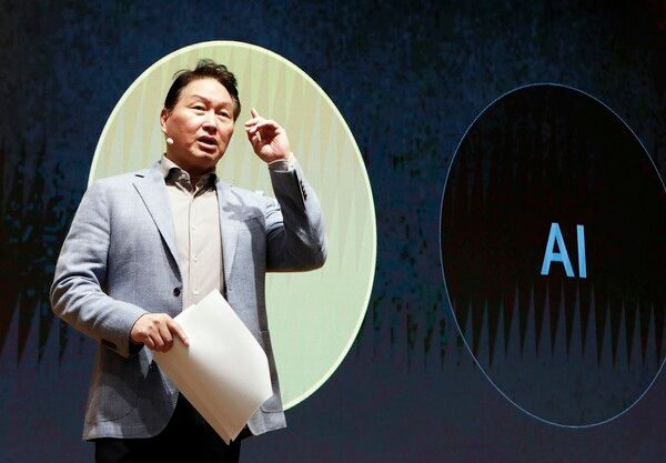 최태원 SK그룹 회장이 지난해 11월 경기도 이천 SKMS연구소에서 열린 '2024 SK그룹 CEO세미나'에서 폐막 연설을 하고 있다. (제공=SK그룹)