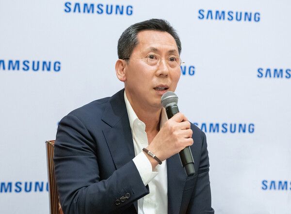 이원진 삼성전자 글로벌마케팅실장 사장이 7일(현지시간) 미국 라스베이거스 CES 2025 현장에서 열린 국내 기자간담회에서 기자들의 질문에 답하고 있다. (제공=삼성전자)