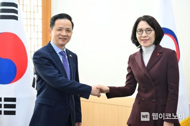 다이빙 신임 주한중국대사와 강인선 외교부 제2차관
