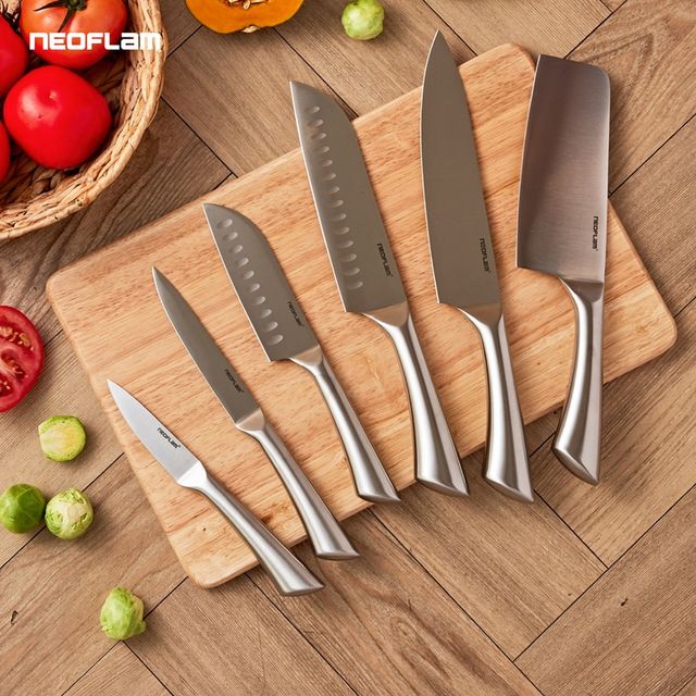 네오플램 도마와 올스텐 식도 / 사진=아성다이소