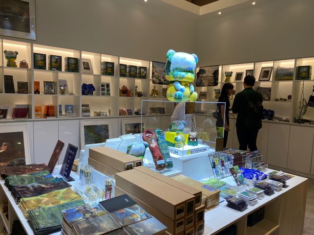 '영국 내셔널갤러리 명화전'의 아트 굿즈 코너 / 사진=이엔에이파트너스