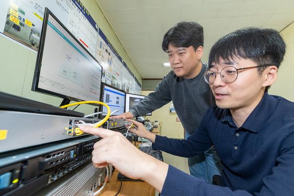 KT가 '하이브리드 양자보안 VPN 서비스'를 위한 양자보안망 실증을 완료했다./사진=KT