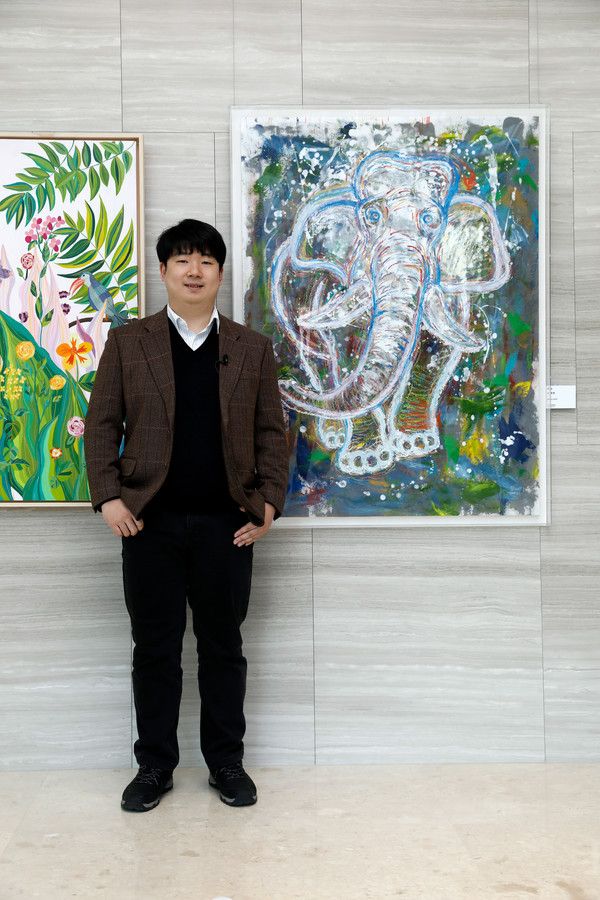 대상인 '춤추는 코끼리'를 출품한 손제형 작가 /사진=JW중외제약