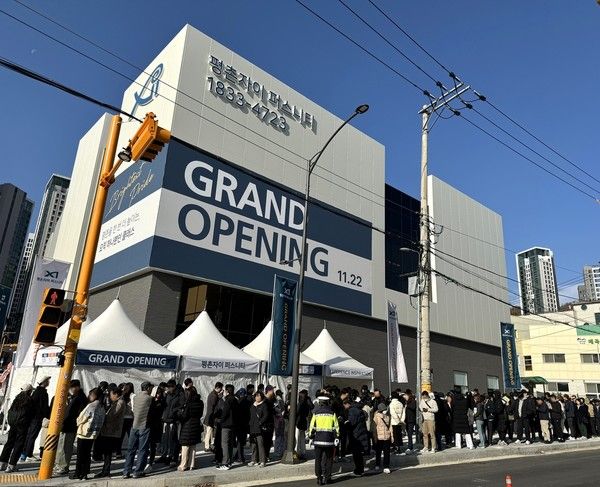 GS건설이 지난 22일 개관한 '평촌자이 퍼스니티' 견본주택에는 주말 3일간 총 1만5000여명의 방문객이 현장을 찾았다.