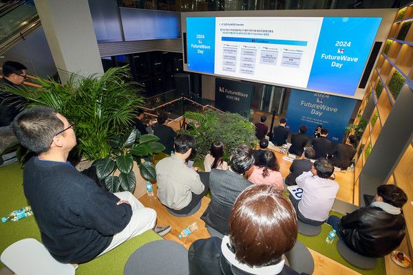 KT가 26일 KT 판교 사옥 내 'KT 오픈이노베이션 센터'에서 'KT 퓨처웨이브 데이' 행사를 개최했다./사진=KT