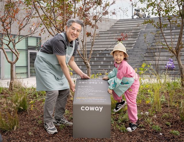 서장원 코웨이 대표(왼쪽) / 사진=코웨이