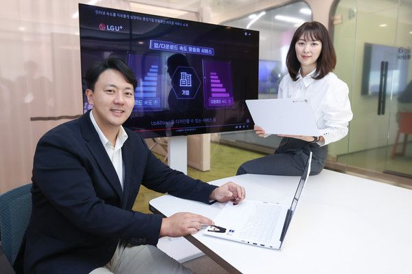 LG유플러스 비즈온의 누적 가입 회선이 전년 대비 약 200% 증가했다. LG유플러스 직원들이 비즈온을 소개하고 있다./사진=LG유플러스