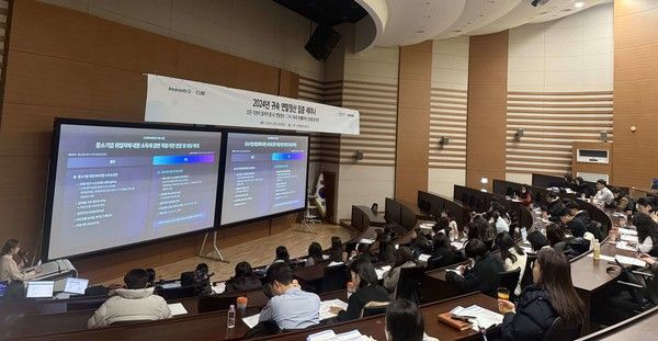 더존비즈온이 16일 수원과 화성, 대전, 창원, 부산에서 동시에 개최한 '2024년 귀속 연말정산 집중 세미나'가 첫 일정부터 성황을 이뤘다. /사진=더존비즈온